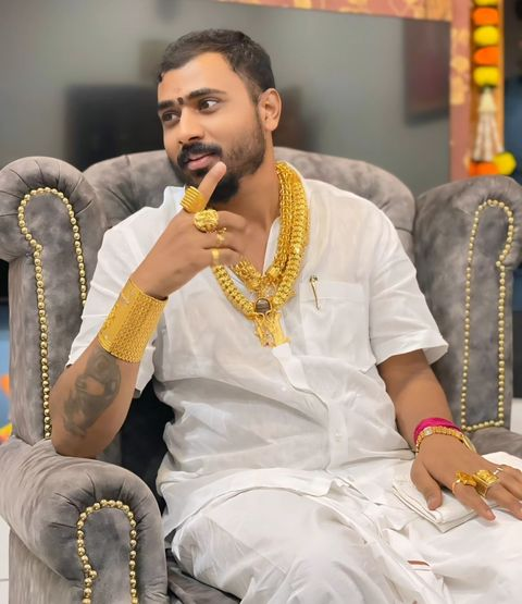 Gold Suresh | ಸುರೇಶ್ ಎಸ್.ಎನ್ Height, Wife, Children, Family, Biography 2024 Gold Suresh