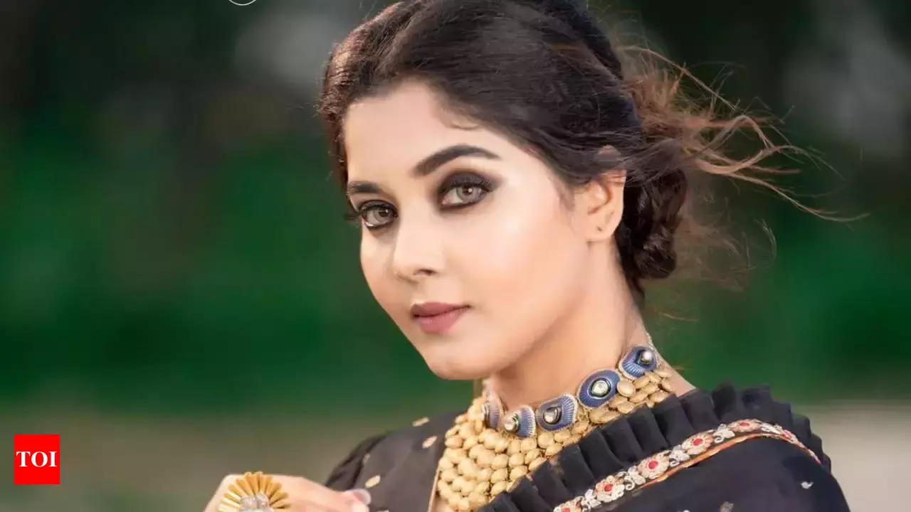 Aishwarya Shindogi Height, Age, Family, Biography 2024 Aishwarya Shindogi