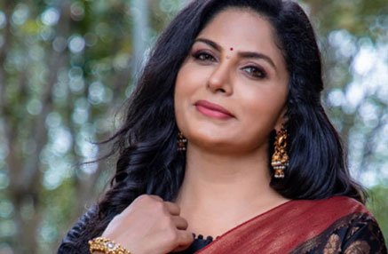 Asha Sharth Networth|