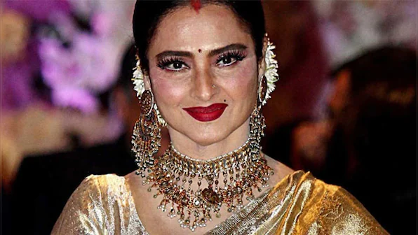 Rekha Networth|ರೇಖಾ: ಶಾಶ್ವತ ಸುಂದರಿಯ ಐಶ್ವರ್ಯಮಯ ಜೀವನ ಮತ್ತು ಆಸ್ತಿ2024 Rekha Networth